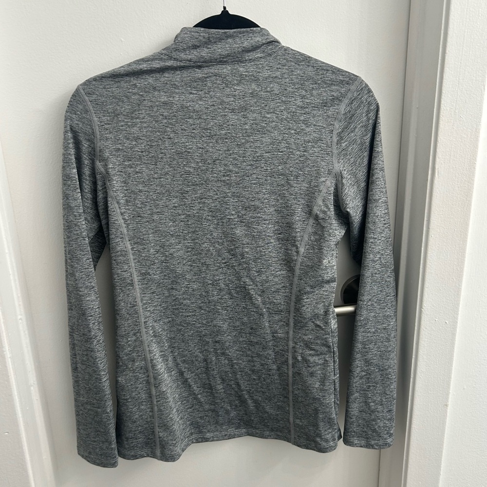 Workout top - Picture 2 of 3